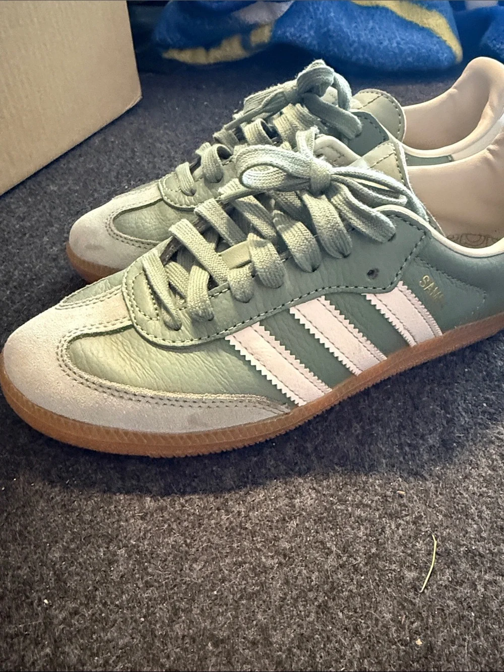 adidas Samba Sneakers in varsity Green, White & Gum - Picture 3 of 6